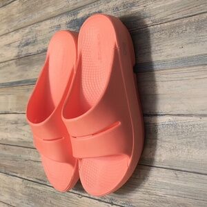 OOFOS WOMEN'S OOAHH SLIDE Sz 6